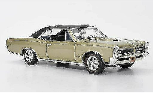 Pontiac GTO Hardtop 1/18 Highway 61 beige/mat zwart 1966 modelauto