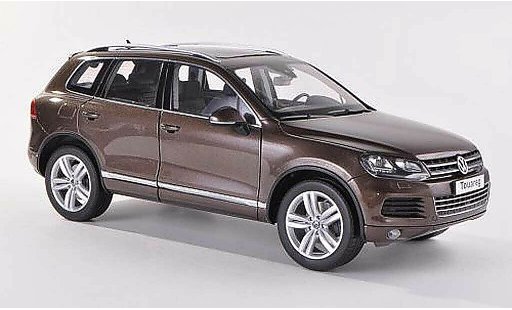 Volkswagen Touareg Base 1/18 Kyosho II bruin 2010 modelauto