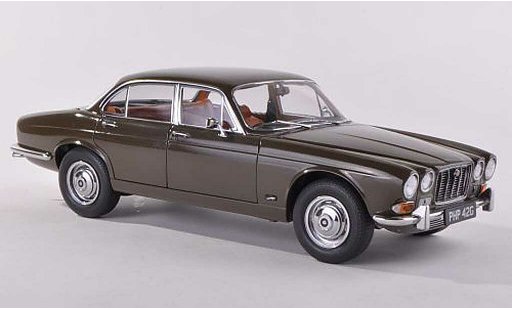 Jaguar XJ6 6 1/43 Paragon Series 1 4.2 zwart-brun Sir William Lyons' Personal Car RHD 1968 modelauto