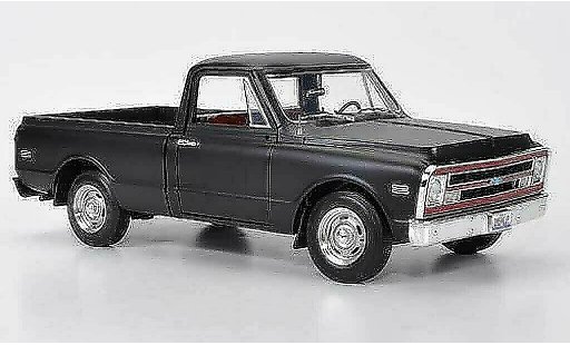 Chevrolet C-10 Pickup 1/18 Highway 61 Fleetside mat zwart 1968 modelauto