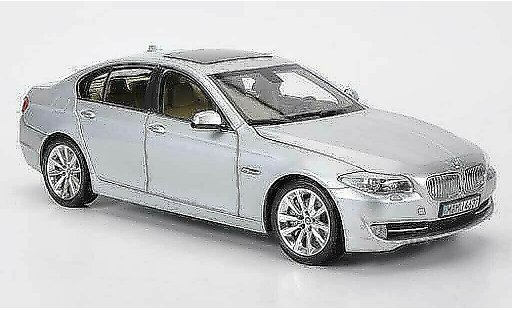 Bmw 550 F10 1/18 Welly 5er grijs modelauto