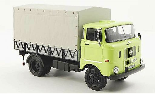 IFA W50L Base 1/43 IST Models groen 1965 modelauto