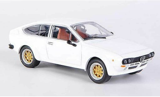 Alfa Romeo Alfetta gtv 2.0 1/43 M4 V Alfetta 2000 wit 1976 modelauto