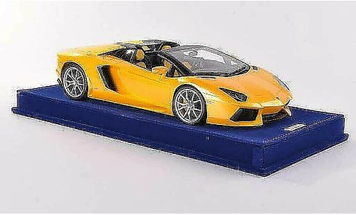 Lamborghini Aventador LP700-4 1/18 MR Collection Roadster geel modelauto