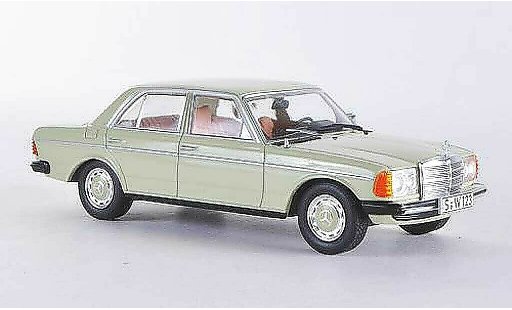 Mercedes 200 Coupe 1/43 WhiteBox D (W123) groen 1976 modelauto