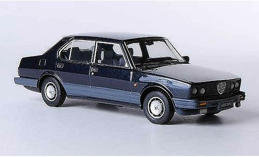 Alfa Romeo Alfetta 2000 1/43 Kess 1983 Quadrifoglio Oro blauw modelauto