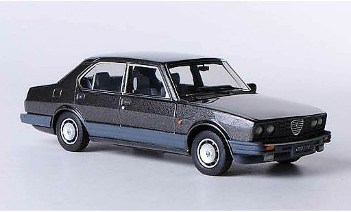 Alfa Romeo Alfetta 2000 1/43 Kess 1983 Quadrifoglio Oro grijs modelauto