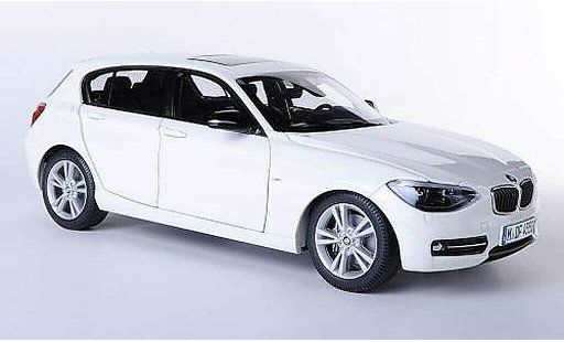 Bmw 116 F20 1/18 Paragon d wit Funfturer 2011 modelauto