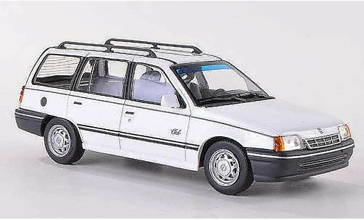 Opel Kadett E Caravan 1/43 Minichamps wit 1989 modelauto