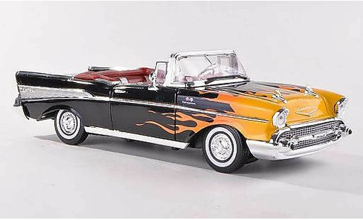Chevrolet Bel Air Convertible 1/18 Motormax 1957 Cabriolet zwart met Flammendekor modelauto