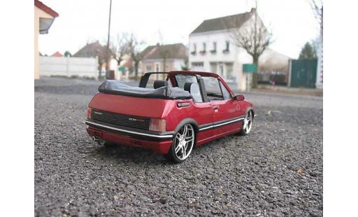 Peugeot 205 CTI 1/18 Solido rood metallized modelauto