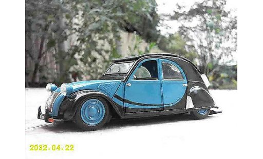 Citroen 2CV Berline 1/18 Maisto old school modelauto