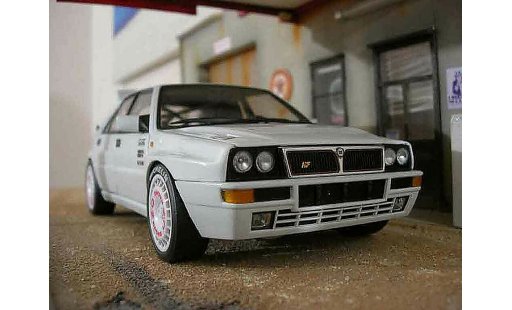 Lancia Delta HF Integrale 1/18 Kyosho evolution 2 street race modelauto