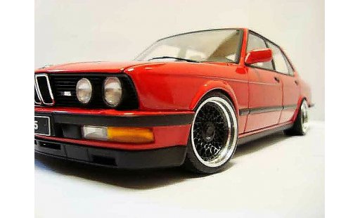 Bmw M5 tuning 1/18 Autoart E28 rood jantes bbs 17 pouces modelauto