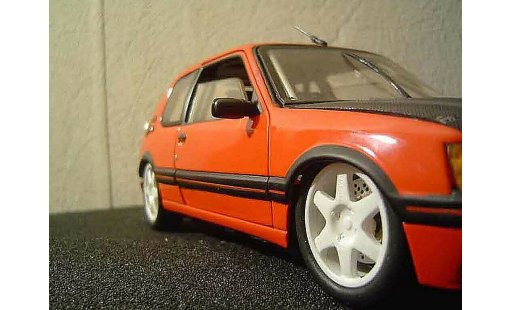 Peugeot 205 GTI 1/18 Solido tuning modelauto