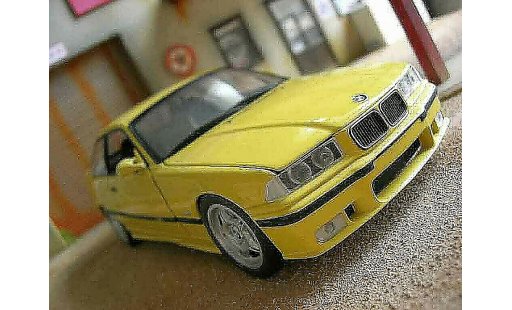 Bmw M3 coupe 1/18 Ut Models E36 geel origine modelauto