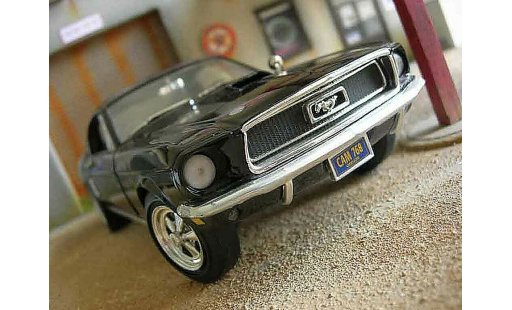 Ford Mustang Hardtop 1/18 Ertl coupe zwart modelauto