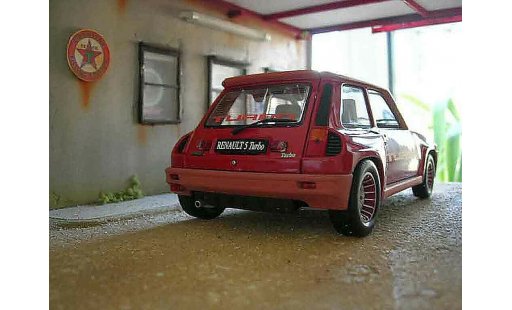 Renault 5 Turbo 1/18 Universal Hobbies 1 rood modelauto