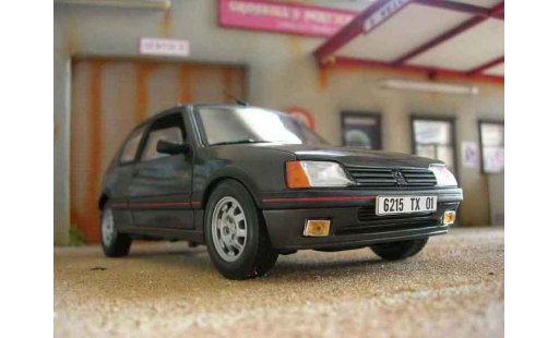 Peugeot 205 GTI 1/18 Solido 1.9 grijs graphite modelauto