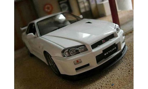 Nissan Skyline R34 1/18 Autoart gtr v-spec ii wit modelauto