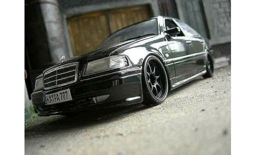Mercedes Classe C AMG 1/18 Ut Models 36 zwart modelauto
