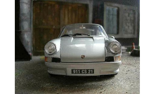 Porsche 911 2.4 1/18 Universal Hobbies ls grijs modelauto