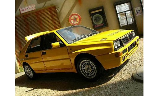 Lancia Delta HF Integrale 1/18 Kyosho evolution 2 geel modelauto