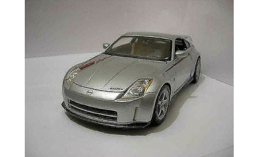 Nissan 350Z Base 1/18 Maisto Nismo  modelauto