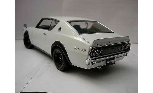 Nissan Skyline 2000 1/18 Kyosho gt-r street white kpgc 110 modelauto