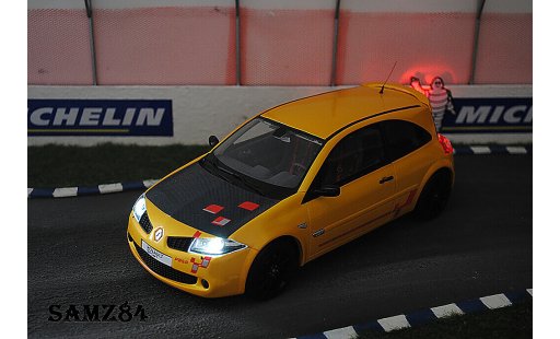 Renault Megane R26R 1/18 Ottomobile Geel Sirius LED modelauto