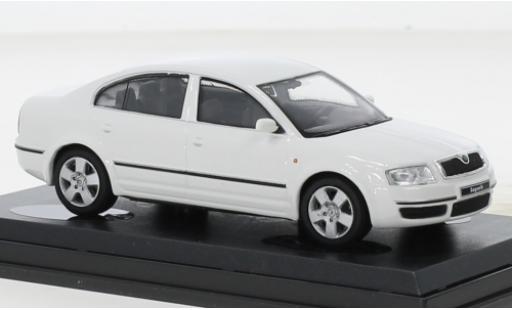 Modelauto Skoda Superb Base wit 2001 1/43 Abrex
