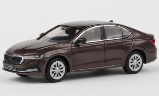 Modelauto Skoda Octavia Base IV metallic bruin 2020 1/43 Abrex