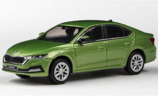Modelauto Skoda Octavia Base IV metallic groen 2020 1/43 Abrex