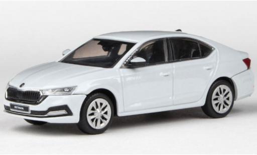 Modelauto Skoda Octavia Base IV metallic wit 2020 1/43 Abrex
