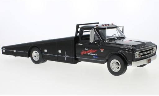 Modelauto Chevrolet C-30 plateau Ramp Truck zwart The Heartbeat Of America 1967 1/18 ACME