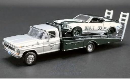 Modelauto Ford Mustang Trans Am No.33 Allan Moffat Racing - 1969 met F-350 Ramp Truck A.Moffat 1/64 ACME