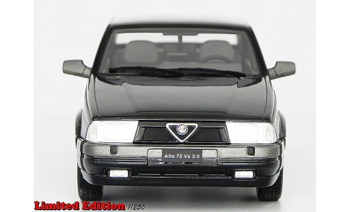 Alfa Romeo 75 3.0 v6 1/18 Laudoracing Models LM087B zwart modelauto