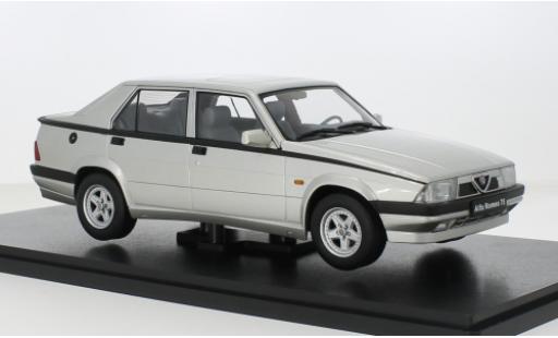 Modelauto Alfa Romeo 75 berline grijs Triple 9 Coll 1/18 Triple 9 Collection