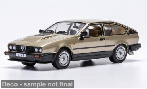 Modelauto Alfa Romeo Alfetta gtv V 6 beige 1982 1/43 IXO