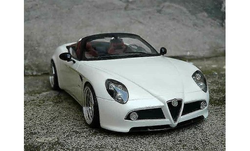 Alfa Romeo 8C competizione 1/18 MR Collection spider mr wit jantes alu modelauto