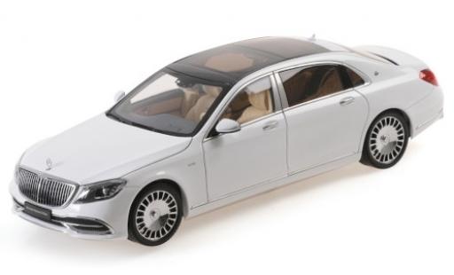 Modelauto Mercedes CLA Base Maybach Classe S metallic wit 2019 1/18 Almost Real