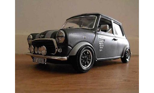 Austin Mini cooper 1/18 Burago 1969 preparation course modelauto