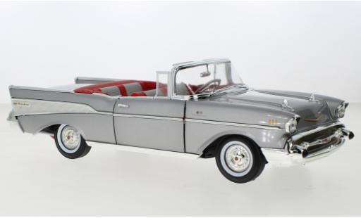 Modelauto Chevrolet Bel Air Convertible Cabriolet metallic grijs 1957 1/18 Auto World