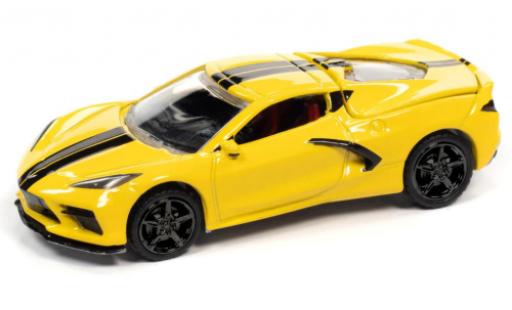 Modelauto Chevrolet Corvette Stingray (C8) geel 2020 1/64 Auto World