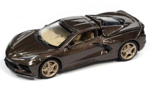 Modelauto Chevrolet Corvette Stingray (C8) metallic brun 2020 1/64 Auto World