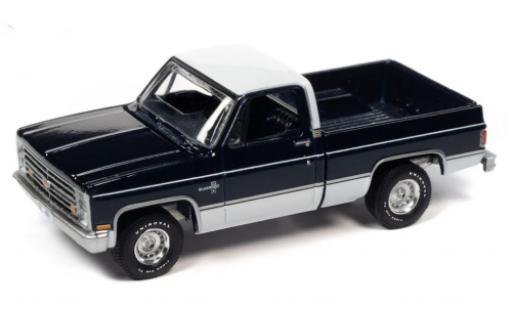 Modelauto Chevrolet Silverado pickup 10 Fleetside blauw /wit 1985 1/64 Auto World