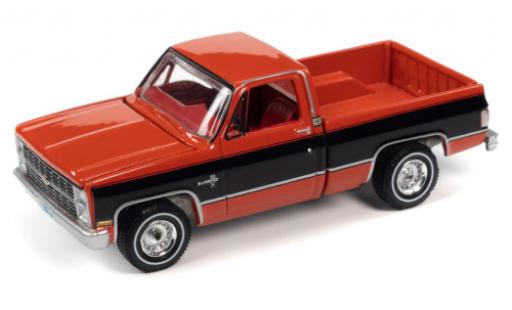 Modelauto Chevrolet Silverado pickup 10 Fleetside rood/zwart 1984 1/64 Auto World