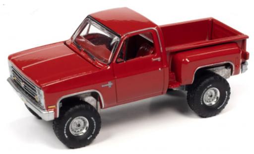 Modelauto Chevrolet Silverado pickup K10 Stepside rood 1986 1/64 Auto World