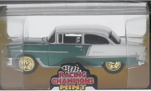 Modelauto Chevrolet Bel Air Coupe mat-turquoise/mat-wit 1955 goldene Felgen 1/64 Auto World