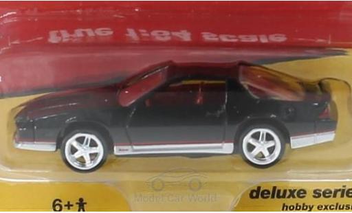 Modelauto Chevrolet Camaro Coupe zwart 1984 1/64 Auto World